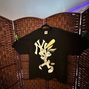 Black and White NY Yankees Bugs Bunny Men’s Heavy Weight Shaka T Shirt NWOT